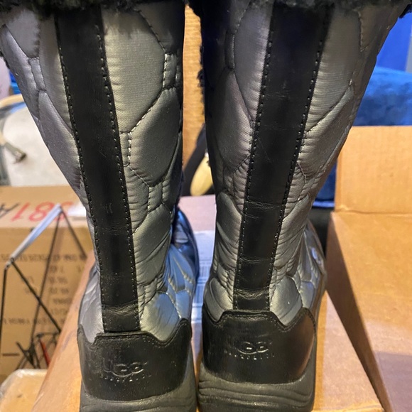 UGG SNOW BOOTS - Picture 2 of 3